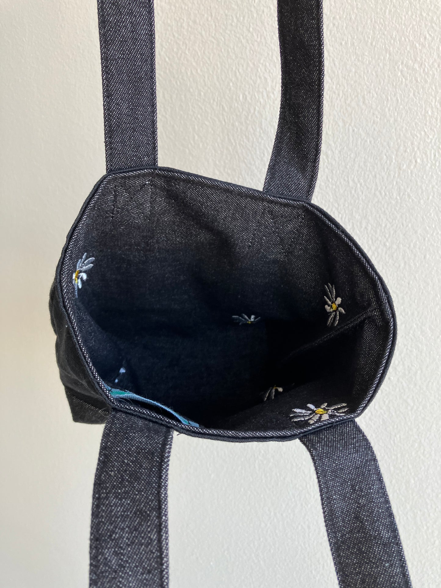 black daisy mini tote