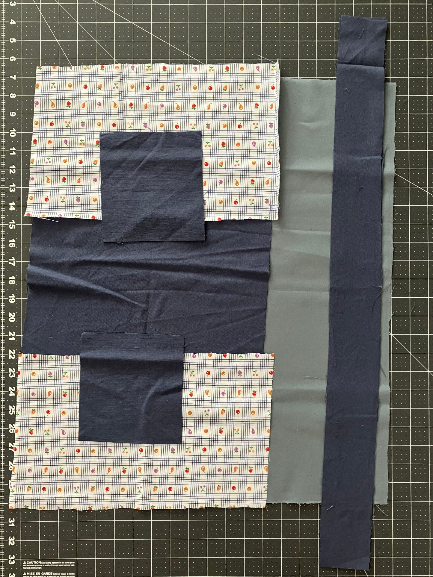medium tote / fruit & blue