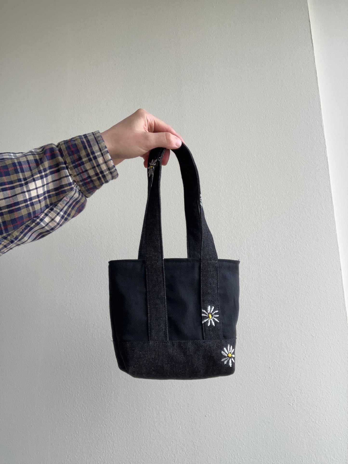 black daisy mini tote